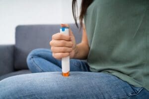 Brasil produz primeira caneta de adrenalina para alergias graves