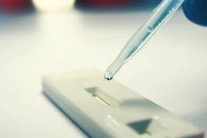 Procura por testes rápidos da dengue nas farmácias aumentou 650% entre novembro e janeiro