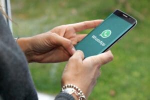 Varejo lidera o uso do WhatsApp nas estratégias de vendas