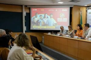 Saúde anuncia R$ 300 milhões para compra de medicamentos contra dengue