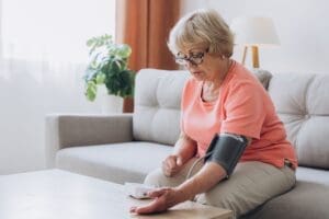 Como medir a pressão em casa, de acordo com a nova diretriz de entidade médica