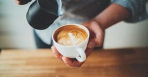 Aroma do café pode ajudar a reduzir a vontade de fumar