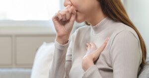 Coqueluche: saiba sintomas de doença que cresce em SP