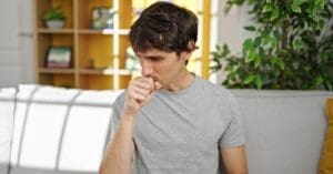 Covid-19 e rinovírus causam aumento de internações respiratórias