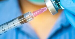 Farmácias voltam a oferecer vacina contra a dengue