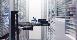 CallFarma usa robô que dispensa medicamentos em 12 segundos