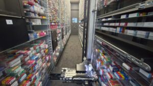 Drogaria Coutinho investe em robô que dispensa medicamentos