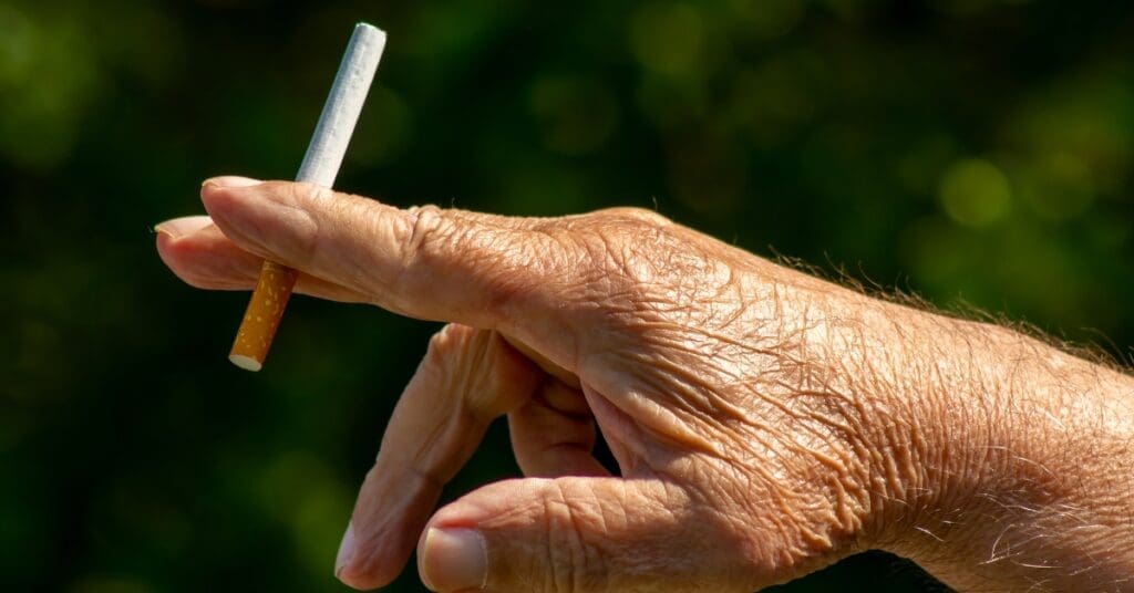 Tabagismo-e-vapes-aceleram-o-envelhecimento-da-pele