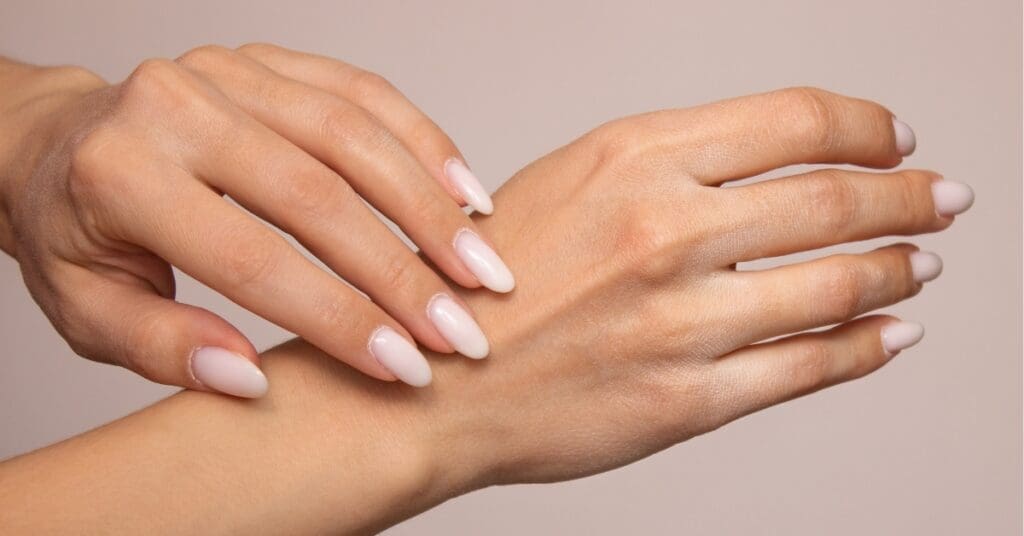 Saiba-como-diminuir-os-impactos-do-tempo-seco-na-pele