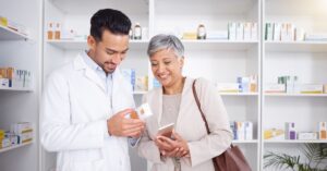 Saiba como o público 50+ se comporta nas farmácias