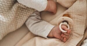 Chupeta e mamadeira: o impacto na saúde bucal das crianças