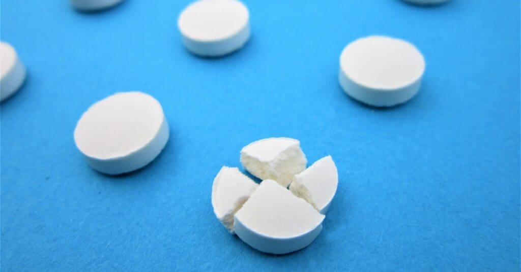 Cortar-comprimido-ao-meio-equivale-a-tomar-meia-dose?