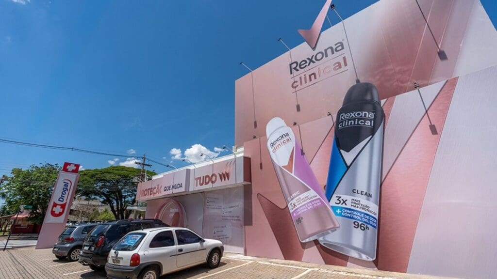 fachada-da-drogal-de-paulinia-sp-com-acao-tematica-de-rexona-clinical-2024