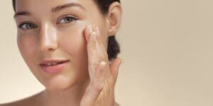 Skincare: consumidor troca luxo por eficácia, aponta Circana