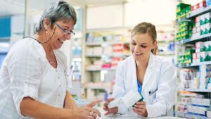 Pesquisa revela comportamento do consumidor 50+ e desafios para farmácias