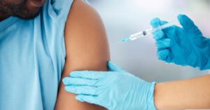 Ministério da Saúde define estratégia de vacinação contra dengue