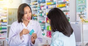 Justiça suspende resolução que permite prescrição de anticoncepcional por farmacêuticos