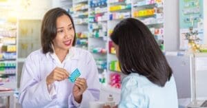 Justiça suspende resolução que permite prescrição de anticoncepcional por farmacêuticos