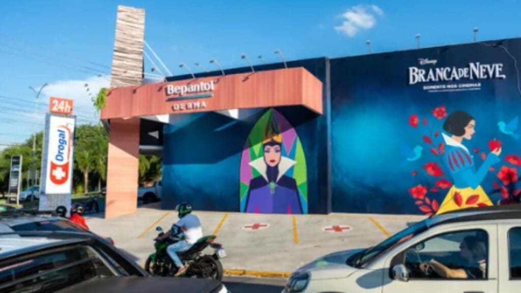 fachada-da-drogal-sorocaba-com-tema-branca-de-neve