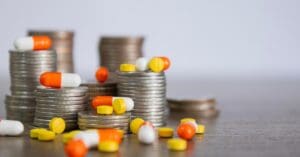 Mercado farmacêutico deve crescer 12,1% este ano e 10,6% em 2026