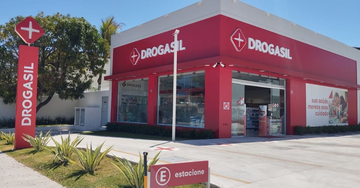 Drogasil lança campanha de selinhos com Le Coq Sportif no Nordeste