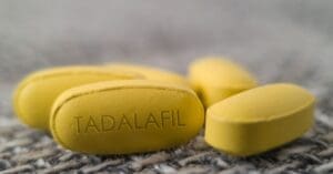 Cresce uso combinado de tadalafila e energético; veja os riscos
