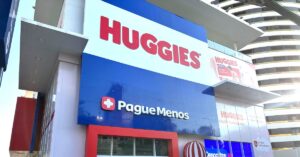 Huggies envelopa loja 1000 da Pague Menos