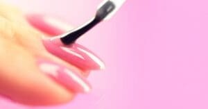 Anvisa determina recolhimento de esmalte com substância proibida