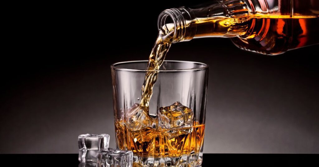 copo-de-uisque-com-gelo