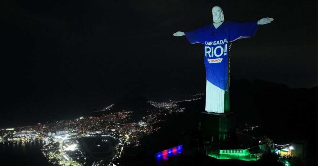 cristo-redentor-recebe-projecao-em-comemoracao-aos-46-anos-da-drogaria-venancio-em-2025