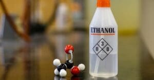 Anvisa libera fabricação de primeiro lote de etanol farmacêutico