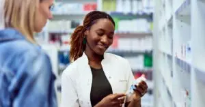 Redes da Abrafarma movimentam R$ 114,87 bi em 12 meses