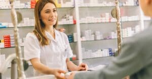 Estudo-inédito-revela-a-transformação-e-desafios-da-cadeia-farmacêutica-no-Brasil