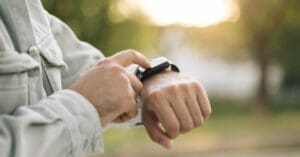 Apple Watch libera alertas de pressão alta após aval da Anvisa