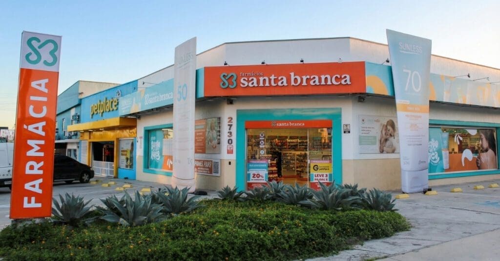 Santa-Branca-e-Farmax-realizam-ação-com-a-marca-Sunless