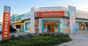 Santa-Branca-e-Farmax-realizam-ação-com-a-marca-Sunless