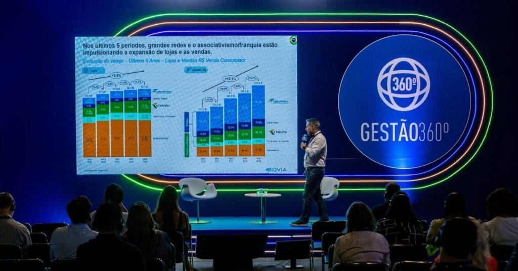palestra-na-arena-gestao-360-no-evento-conexao-farma-2025-credito-abradilan