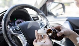 Comissão aprova alerta sobre efeito de medicamentos ao dirigir