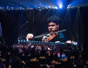 orquestra-do-instituto-bacarelli-se-apresenta-no-jantar-de-26-anos-da-febrafar-abril-2026