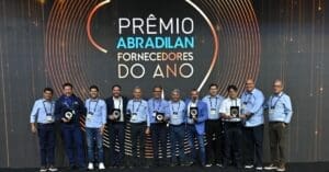 Distribuição ganha destaque no Conexão Farma 2026 e premiação reforça parceria com indústria