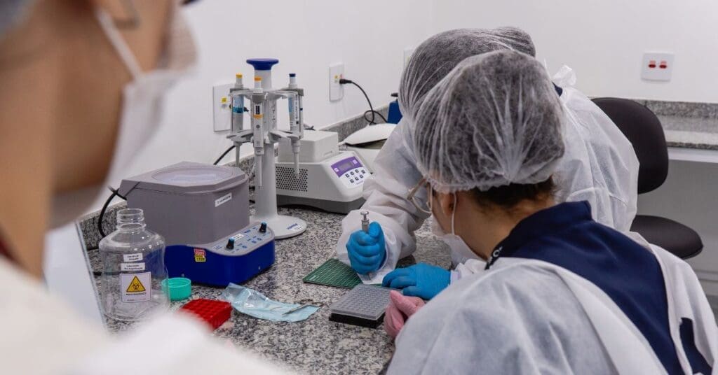 pesquisadores-no-laboratorio-da-crop-labs-credito-divulgacao